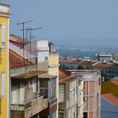 New 3 Bedroom Flat With River On Sight @alameda * Лиссабон