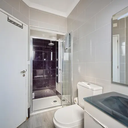 New 3 Bedroom Flat With River On Sight @alameda Лиссабон