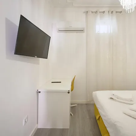 New 3 Bedroom Flat With River On Sight @alameda * Лиссабон
