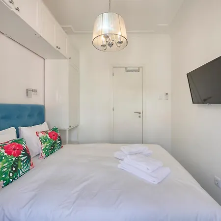 New 3 Bedroom Flat With River On Sight @alameda * Лиссабон