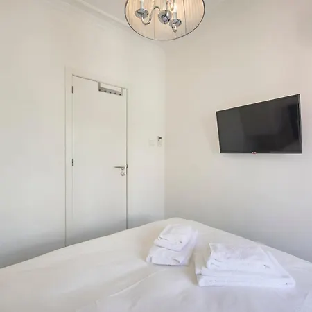 New 3 Bedroom Flat With River On Sight @alameda * Лиссабон
