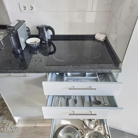 New 3 Bedroom Flat With River On Sight @alameda