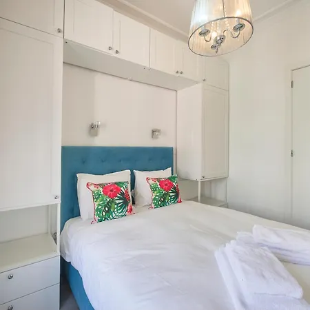 New 3 Bedroom Flat With River On Sight @alameda Daire