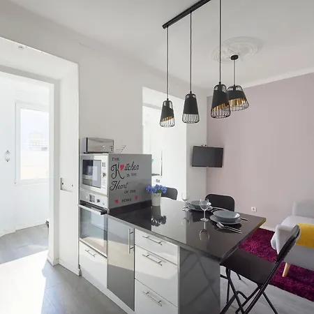 New 3 Bedroom Flat With River On Sight @alameda *