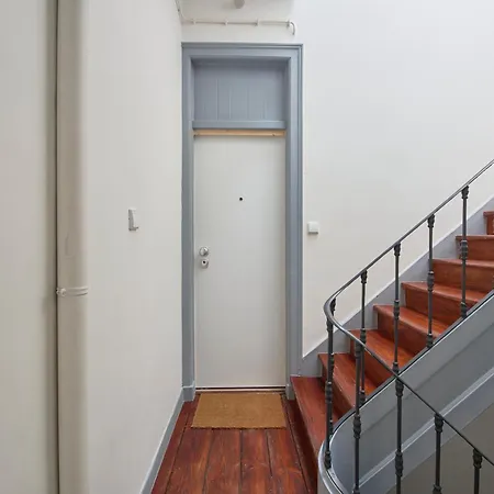 New 3 Bedroom Flat With River On Sight @alameda *